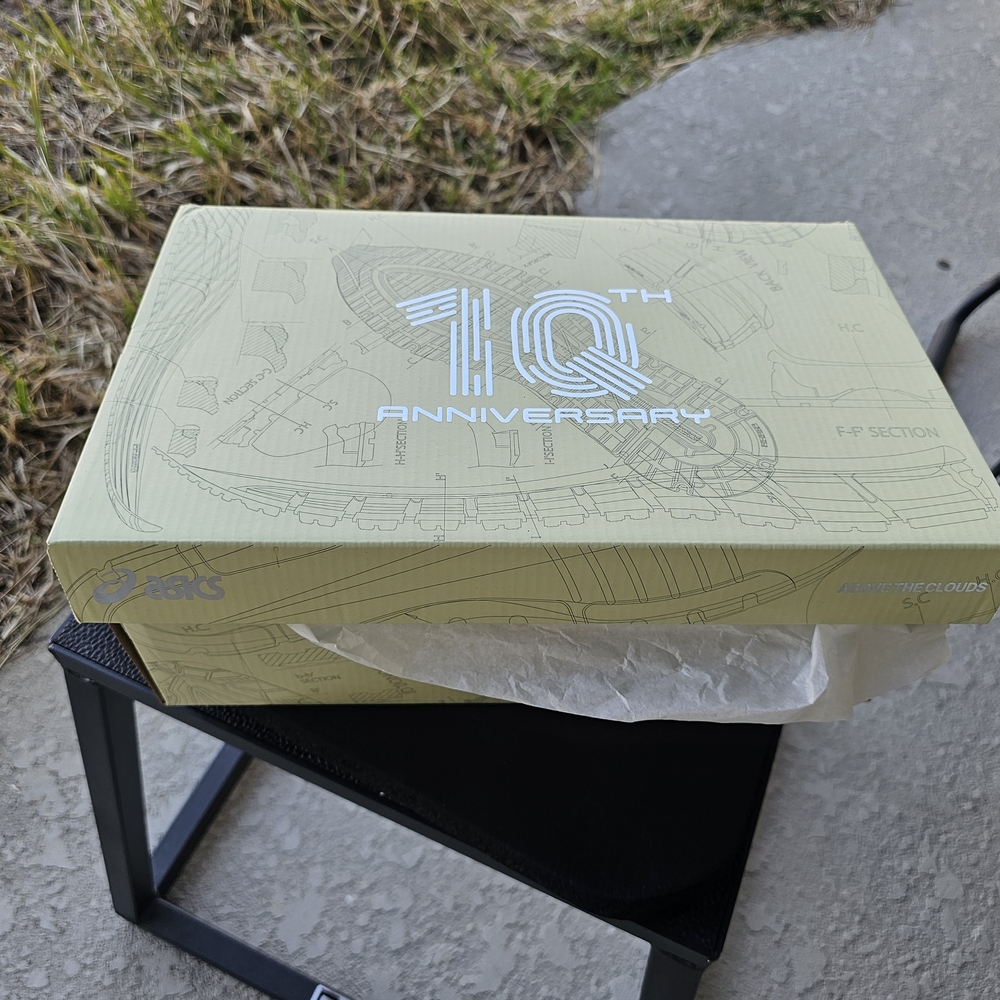 Size 9.5 - Above The Clouds x ASICS Gel Quantum 360 Wine - Picture 4 of 8